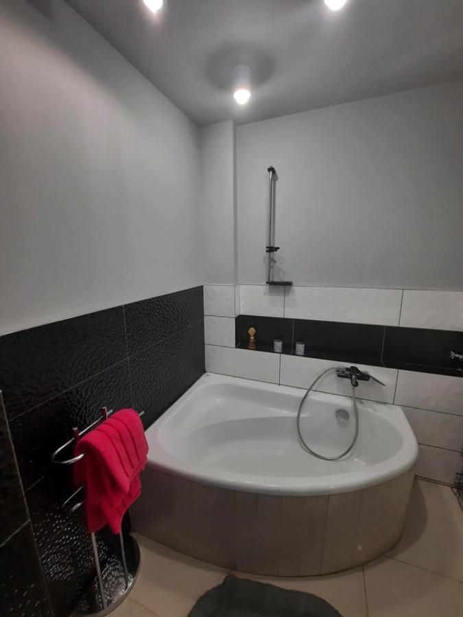Apartamento Apartament Zorzy Przy Instytucie Kardiologii Anin Varsovia Exterior foto