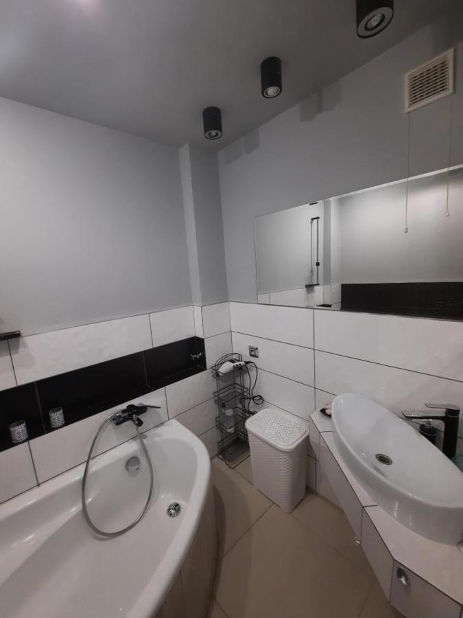 Apartamento Apartament Zorzy Przy Instytucie Kardiologii Anin Varsovia Exterior foto
