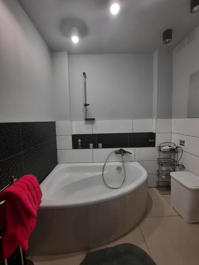 Apartamento Apartament Zorzy Przy Instytucie Kardiologii Anin Varsovia Exterior foto