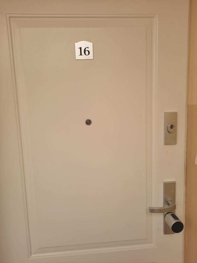 Apartamento Apartament Zorzy Przy Instytucie Kardiologii Anin Varsovia Exterior foto